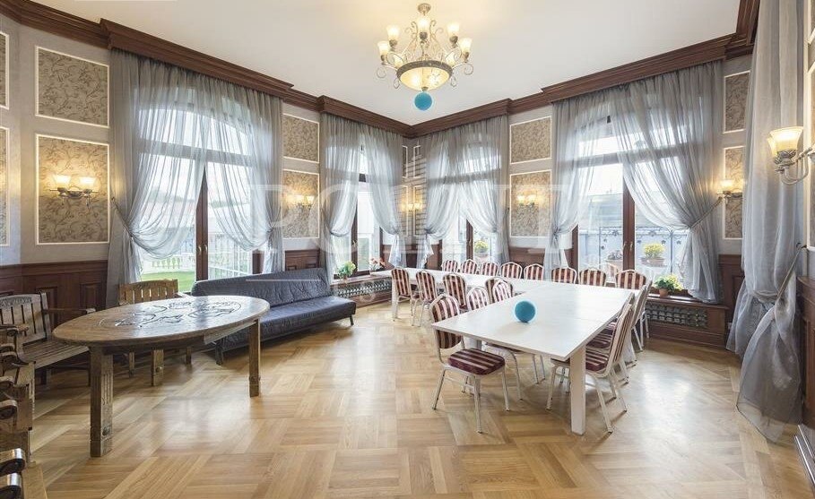 Окна столовой в самом дорогом доме города выходят на три стороны. Фото: realty.yandex.ru, АН Point Estate
