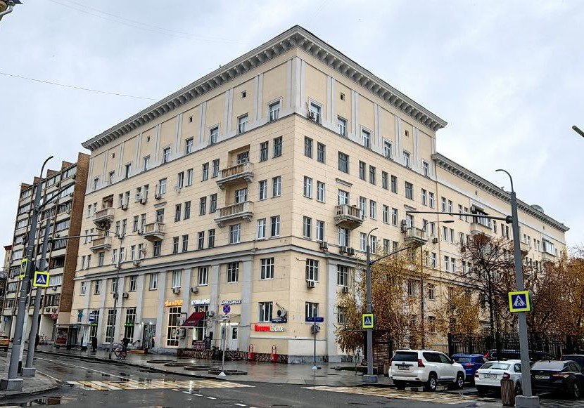 Образец сталинского классицизма на Садовнической улице – дом №51с1. Фото: Мир Квартир