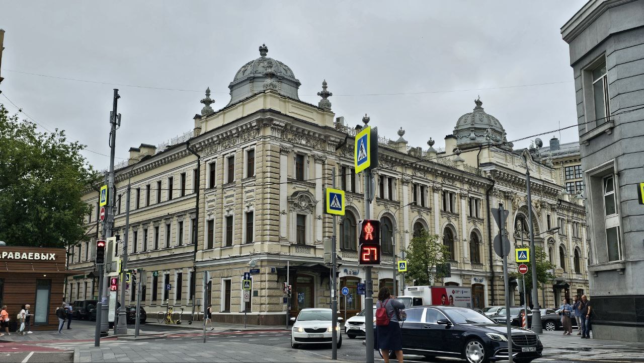 В Звонарском пер. (на Неглинной, 14/2) сняла жилье Чехову его жена Ольга Книппер. Квартира была дорогая, так как освещалась электричеством. Фото: Мир Квартир