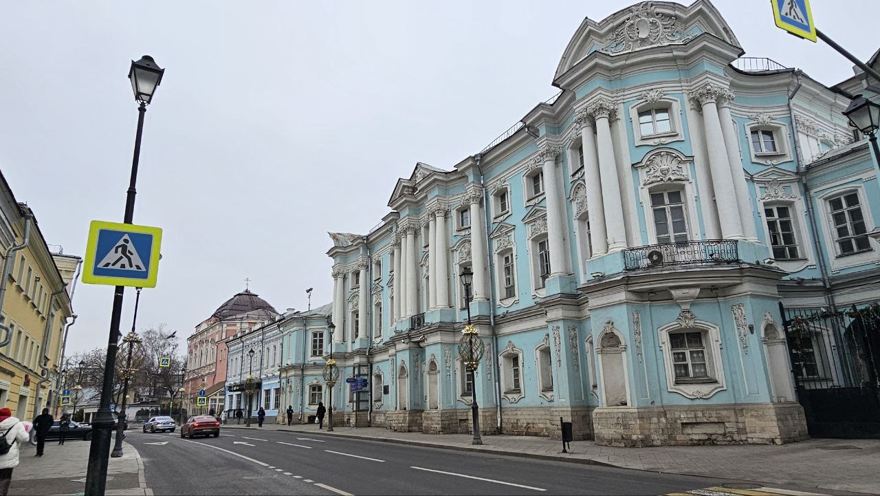 «Дом-комод», подаренный императрицей графу Разумовскому. Фото: Мир Квартир