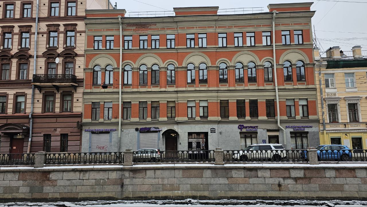 Дом №33 перед въездом в него жильцов в 1899 году торжественно освящали. Фото: Мир Квартир