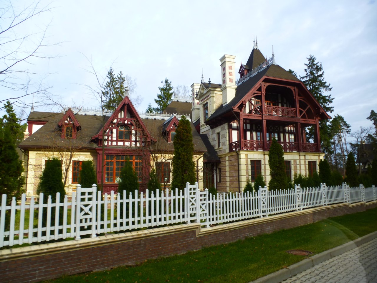 Таких огромных замков застройщики больше не строят – их просто не берут. Фото: Мир Квартир